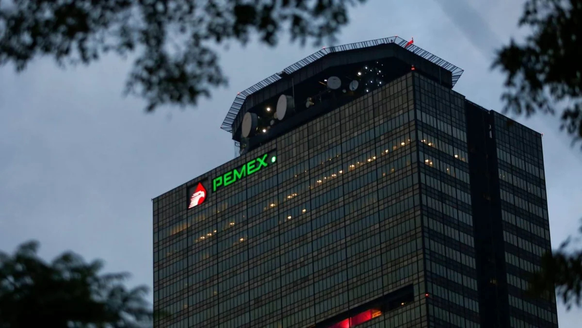 Revisión de cámaras en Torre Pemex.